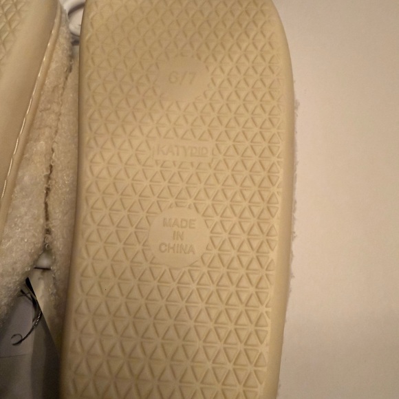 NWT Katydid Softball Bow Slippers - Picture 6 of 6